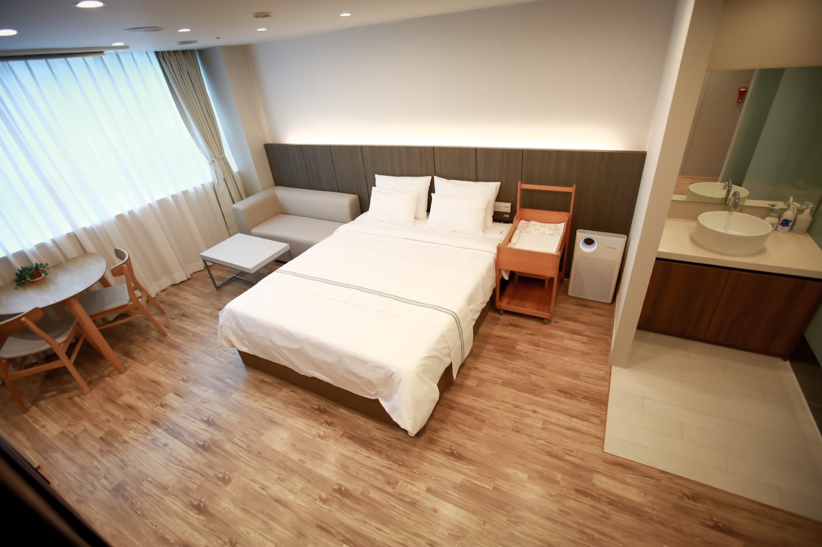 라벨메르 산후조리원 VVIP 객실과 아기침대